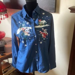 🦊 NWT Disney Mickey Christmas shirt.